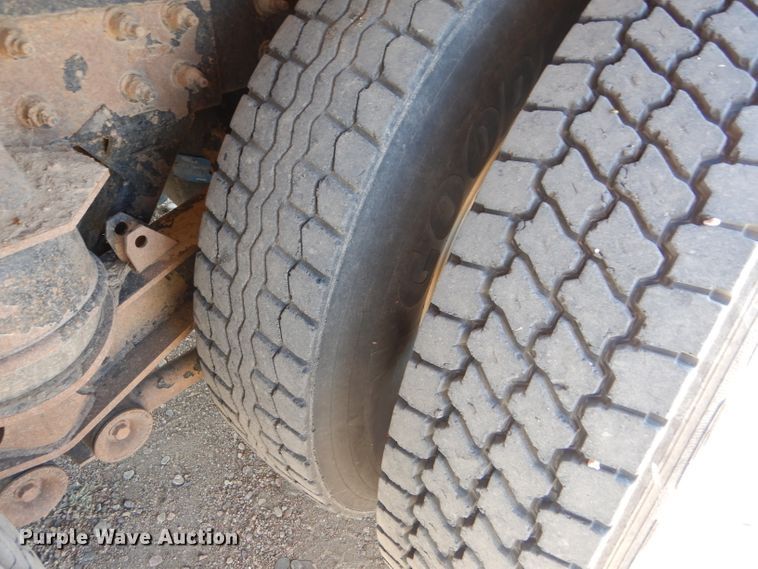 image for item DG0265 2010 Kenworth T400 flatbed truck