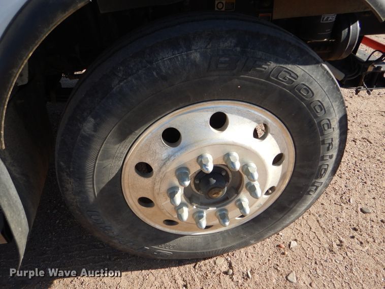 image for item DG0265 2010 Kenworth T400 flatbed truck