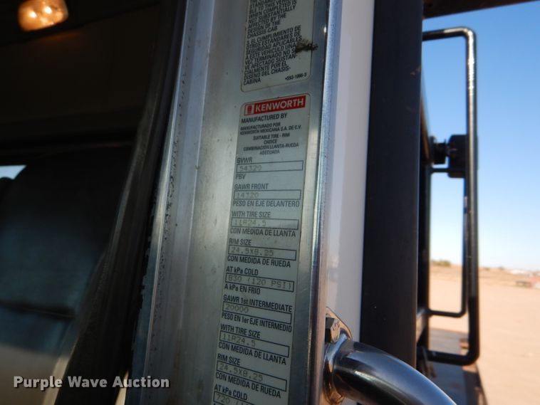 image for item DG0265 2010 Kenworth T400 flatbed truck