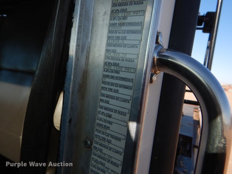 image for item DG0265 2010 Kenworth T400 flatbed truck