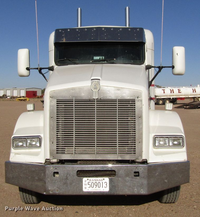 image for item DG0266 1995 Kenworth T800 semi truck