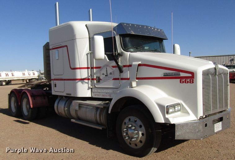 image for item DG0266 1995 Kenworth T800 semi truck