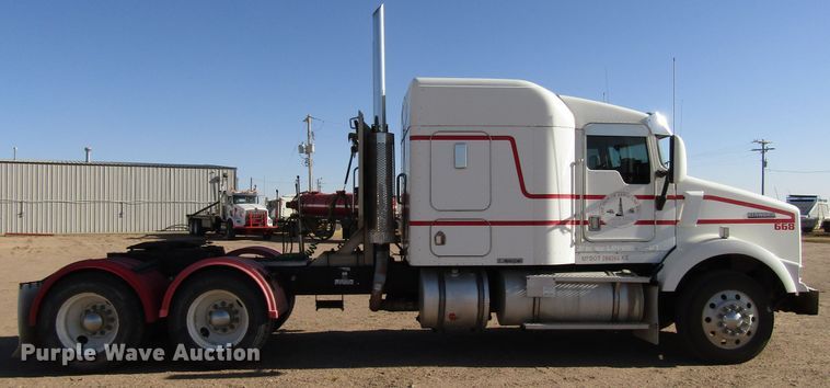 image for item DG0266 1995 Kenworth T800 semi truck