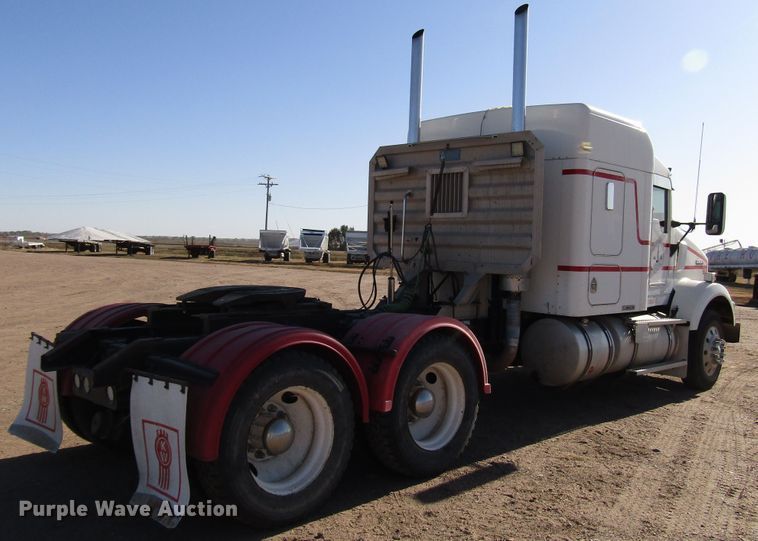 image for item DG0266 1995 Kenworth T800 semi truck