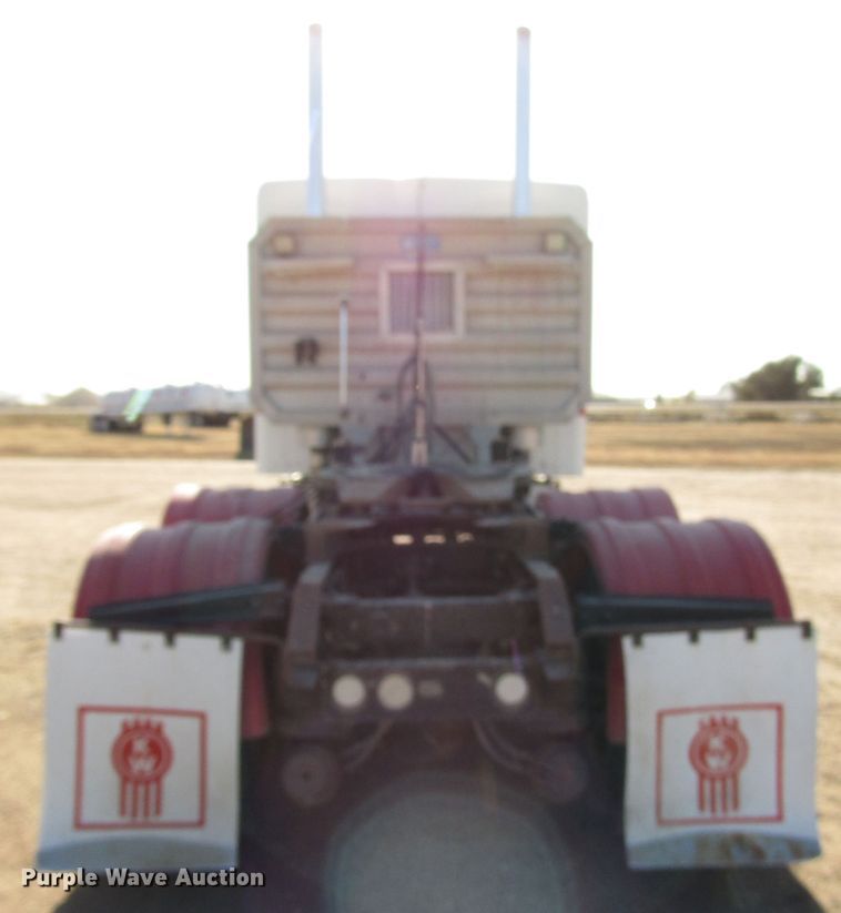 image for item DG0266 1995 Kenworth T800 semi truck