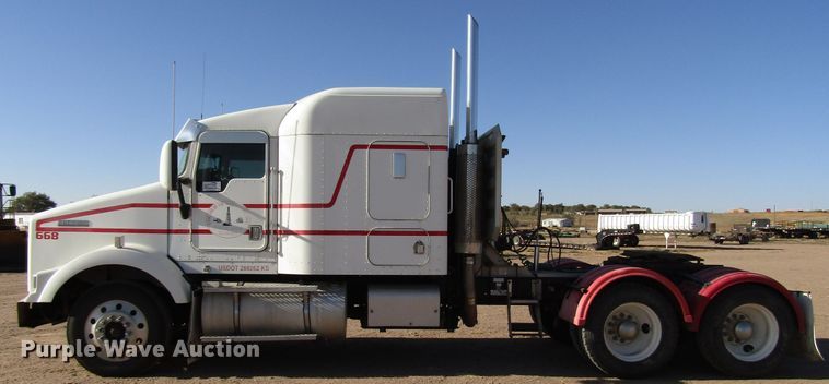 image for item DG0266 1995 Kenworth T800 semi truck