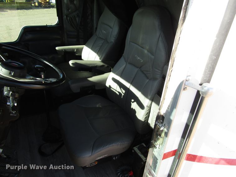 image for item DG0266 1995 Kenworth T800 semi truck