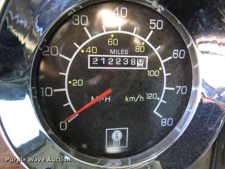 image for item DG0266 1995 Kenworth T800 semi truck