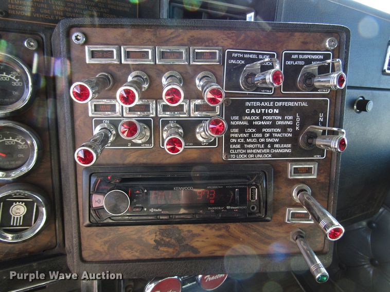 image for item DG0266 1995 Kenworth T800 semi truck