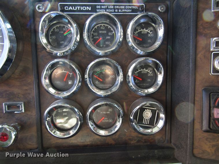 image for item DG0266 1995 Kenworth T800 semi truck