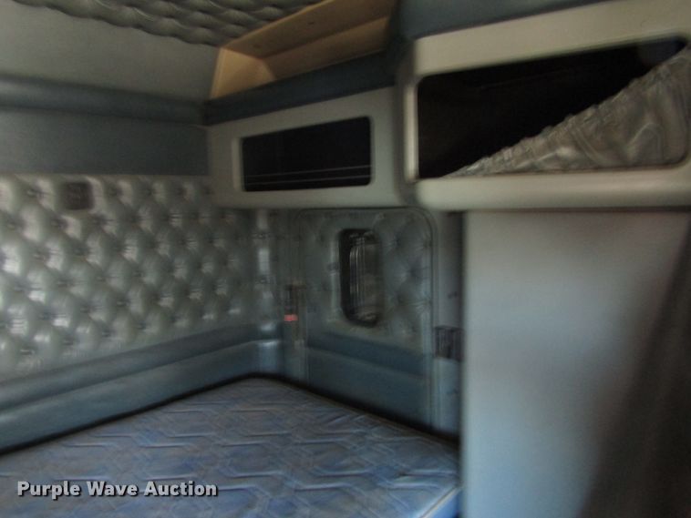 image for item DG0266 1995 Kenworth T800 semi truck