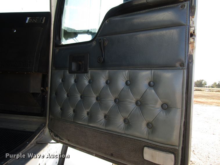 image for item DG0266 1995 Kenworth T800 semi truck