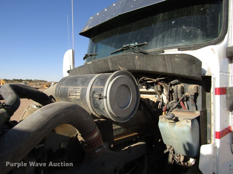 image for item DG0266 1995 Kenworth T800 semi truck