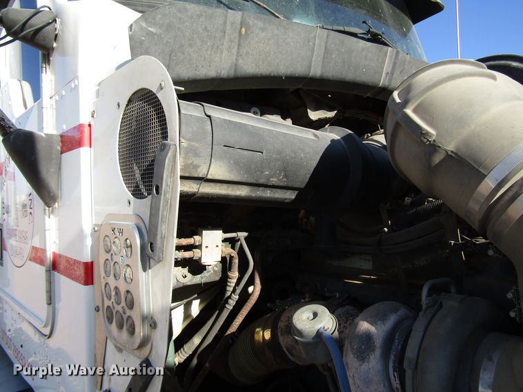 image for item DG0266 1995 Kenworth T800 semi truck