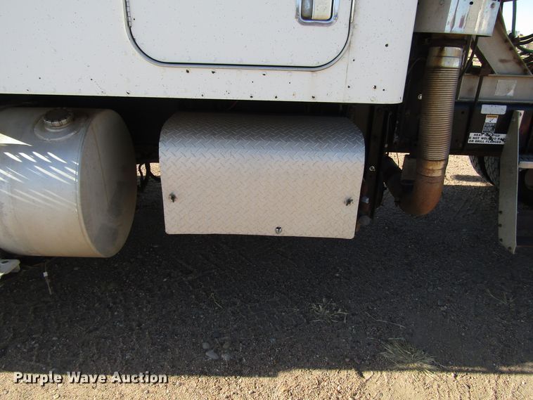 image for item DG0266 1995 Kenworth T800 semi truck