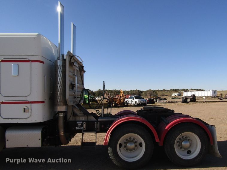 image for item DG0266 1995 Kenworth T800 semi truck