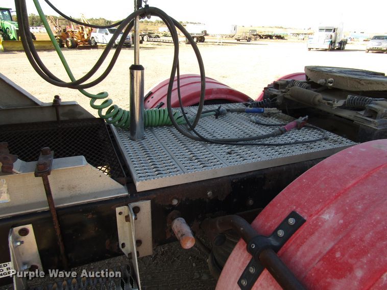 image for item DG0266 1995 Kenworth T800 semi truck