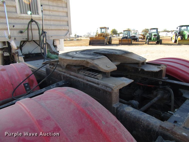 image for item DG0266 1995 Kenworth T800 semi truck