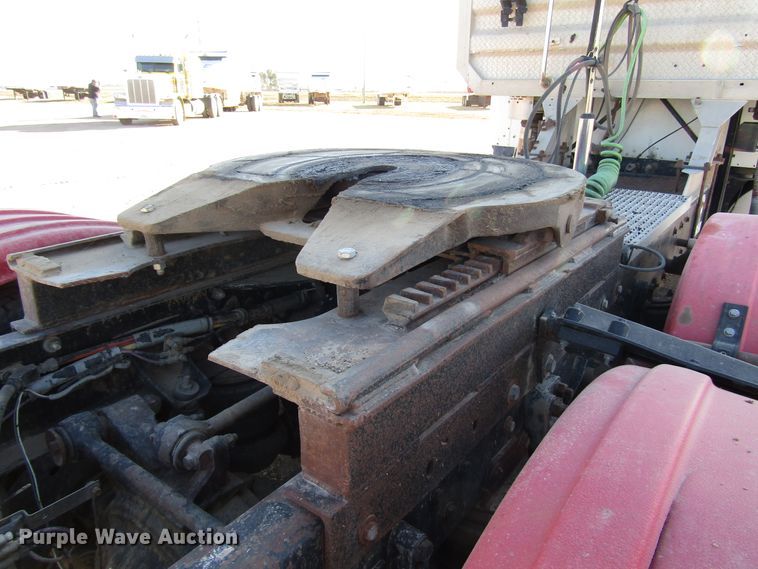 image for item DG0266 1995 Kenworth T800 semi truck