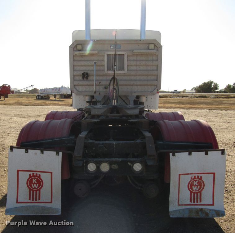 image for item DG0266 1995 Kenworth T800 semi truck