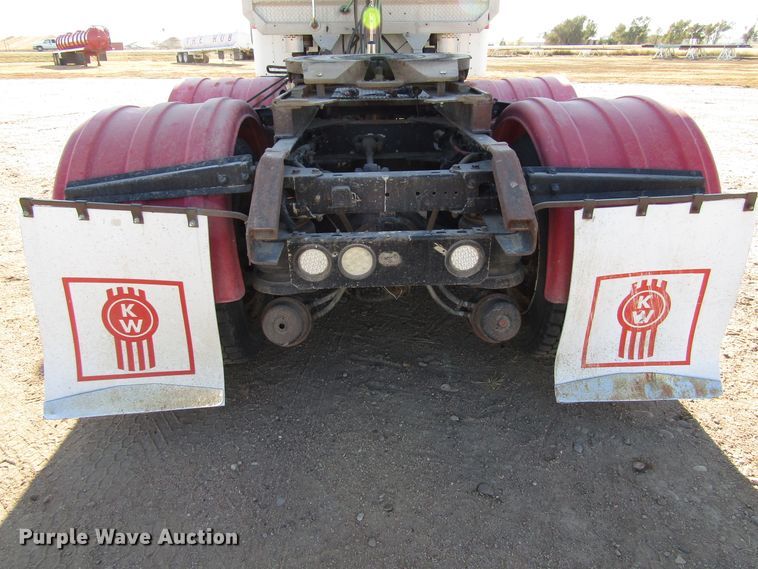 image for item DG0266 1995 Kenworth T800 semi truck