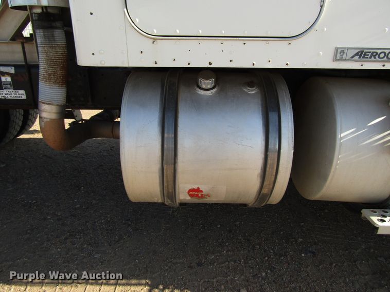 image for item DG0266 1995 Kenworth T800 semi truck