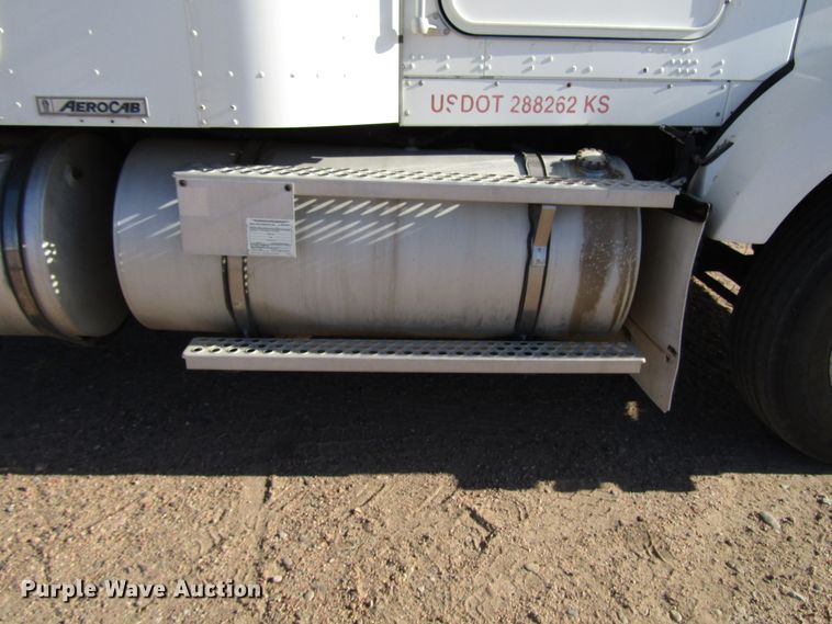 image for item DG0266 1995 Kenworth T800 semi truck