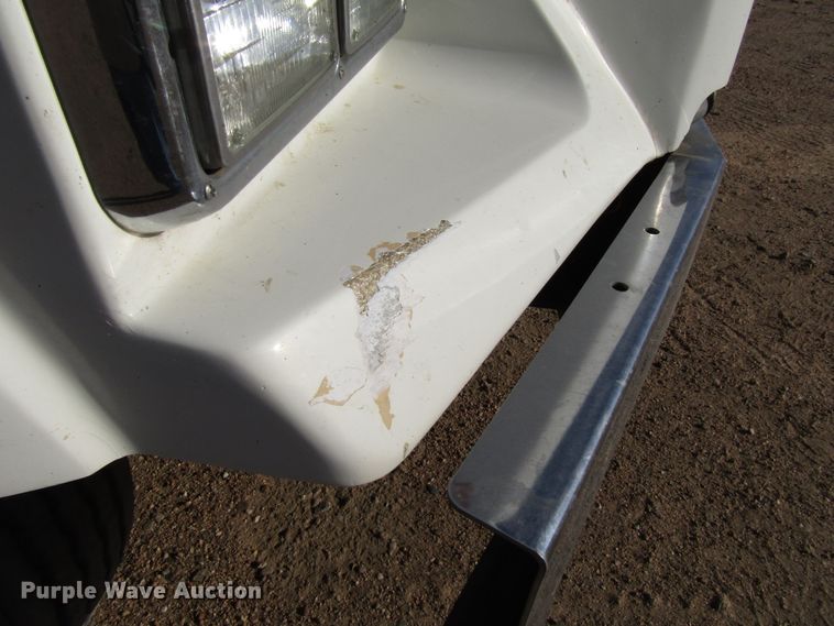 image for item DG0266 1995 Kenworth T800 semi truck