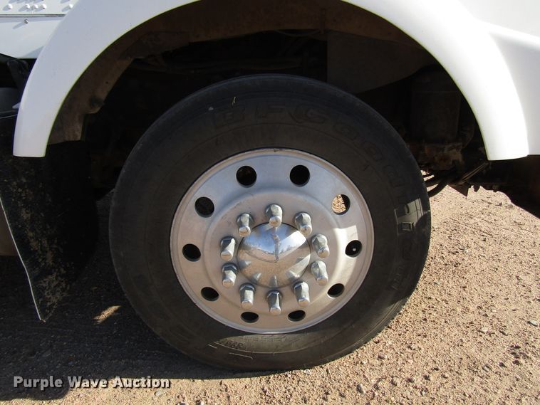 image for item DG0266 1995 Kenworth T800 semi truck