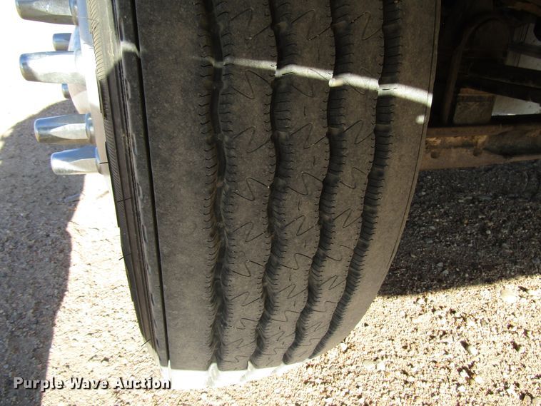 image for item DG0266 1995 Kenworth T800 semi truck