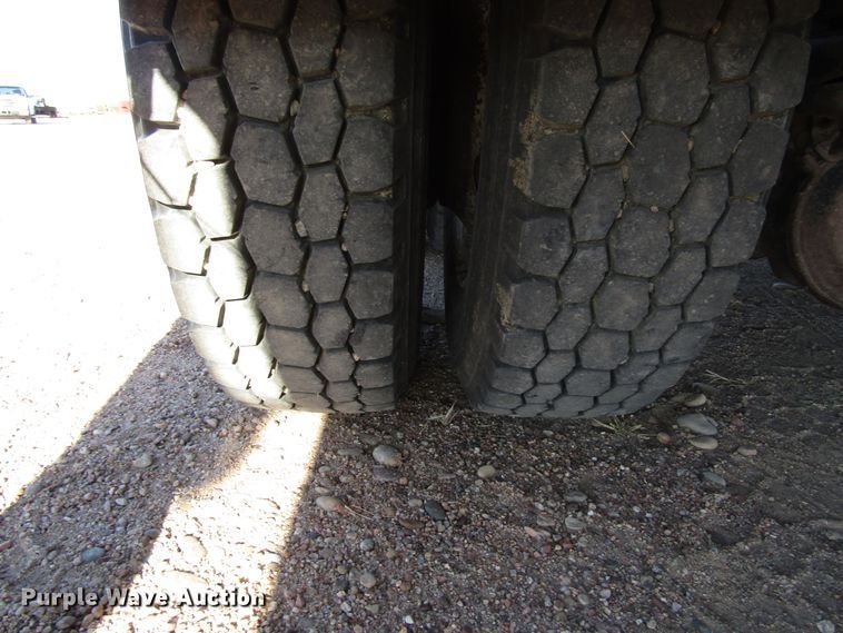 image for item DG0266 1995 Kenworth T800 semi truck