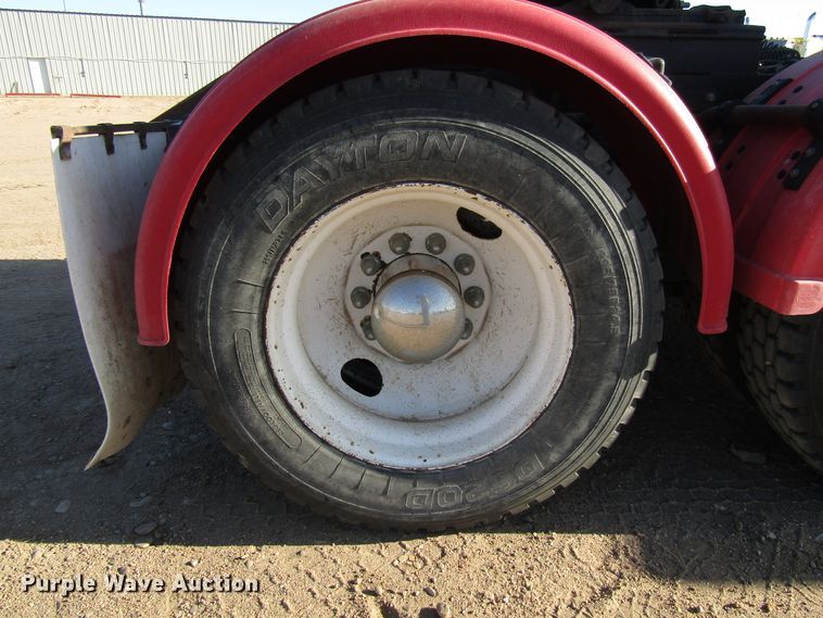 image for item DG0266 1995 Kenworth T800 semi truck