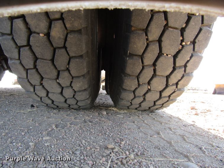 image for item DG0266 1995 Kenworth T800 semi truck