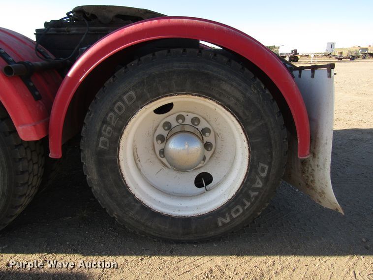 image for item DG0266 1995 Kenworth T800 semi truck