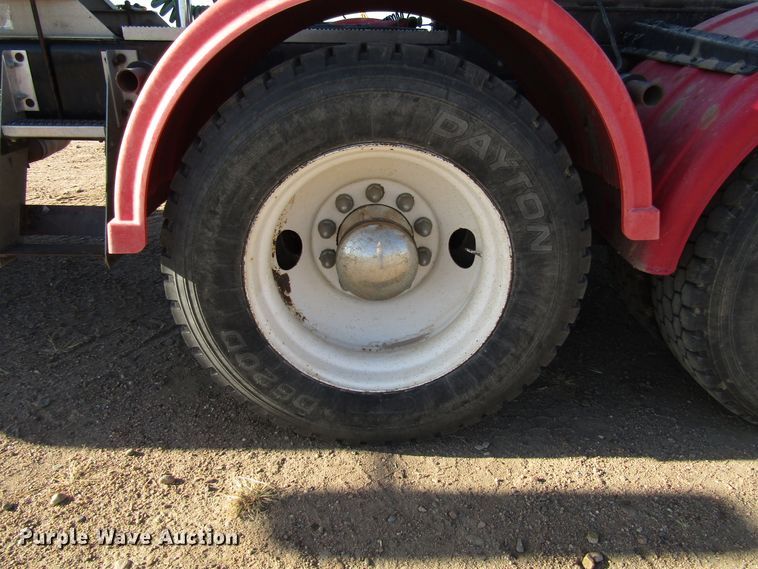 image for item DG0266 1995 Kenworth T800 semi truck