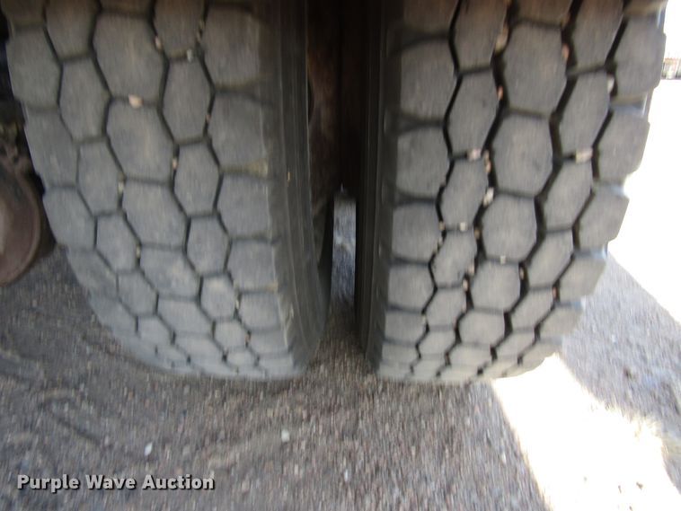 image for item DG0266 1995 Kenworth T800 semi truck