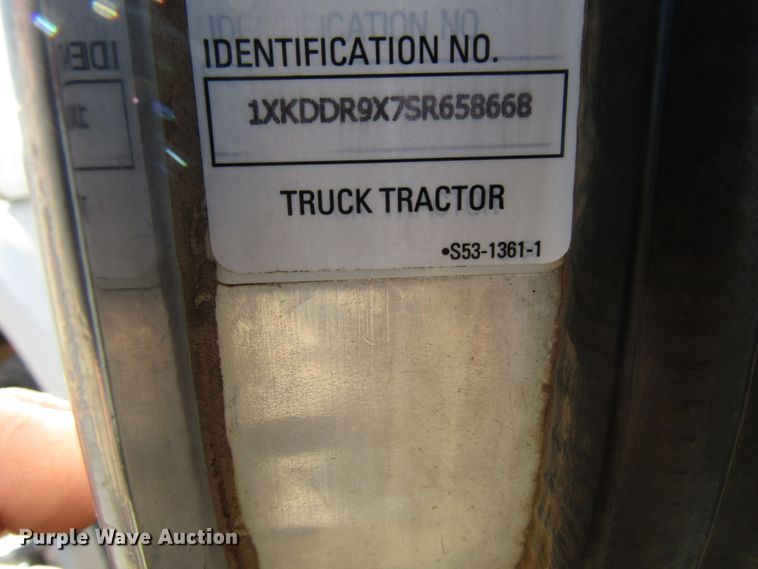 image for item DG0266 1995 Kenworth T800 semi truck