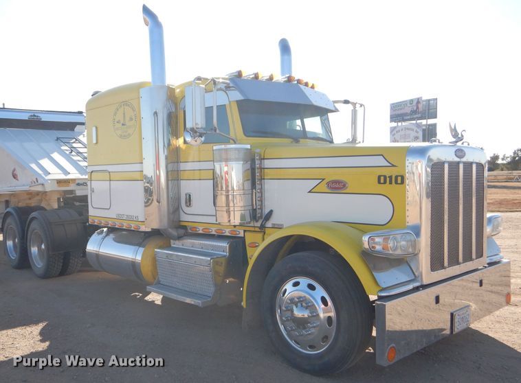 image for item DG0267 2013 Peterbilt 388 semi truck