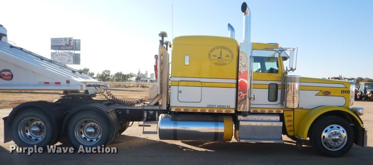 image for item DG0267 2013 Peterbilt 388 semi truck
