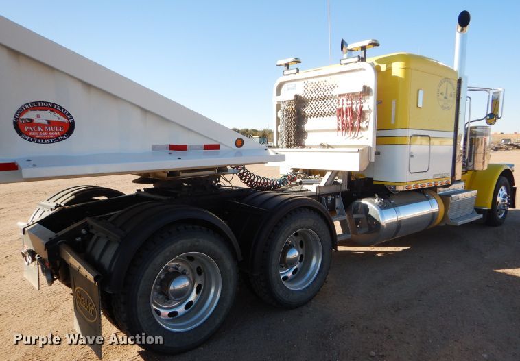 image for item DG0267 2013 Peterbilt 388 semi truck