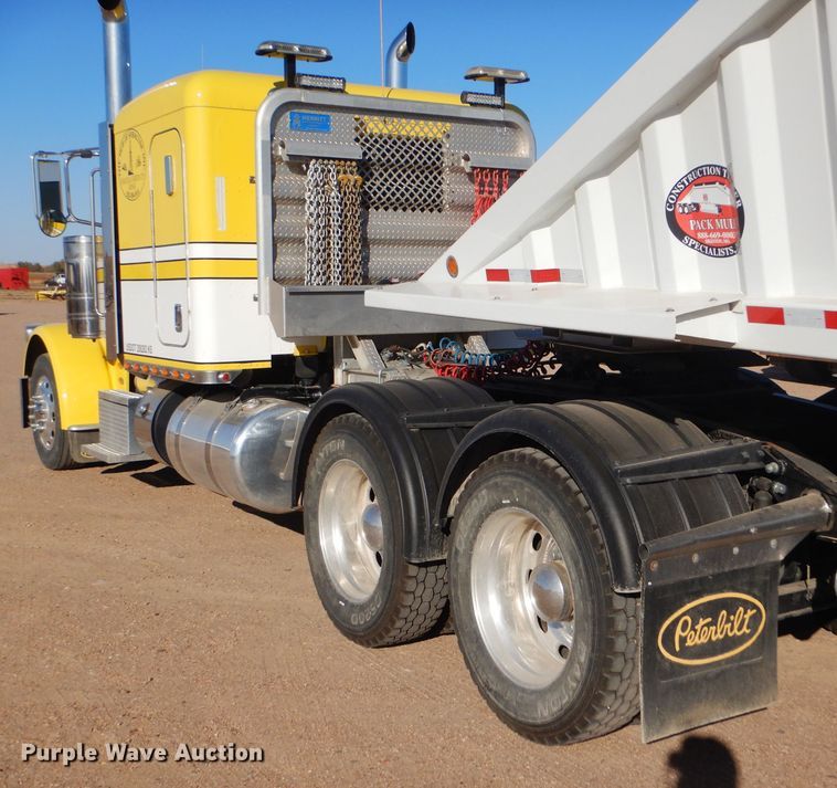 image for item DG0267 2013 Peterbilt 388 semi truck