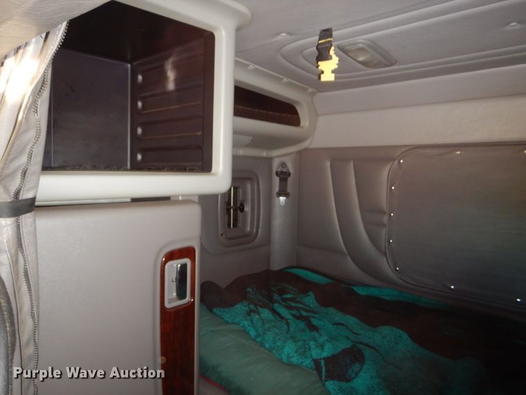 image for item DG0267 2013 Peterbilt 388 semi truck