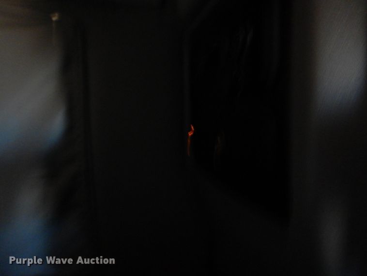 image for item DG0267 2013 Peterbilt 388 semi truck