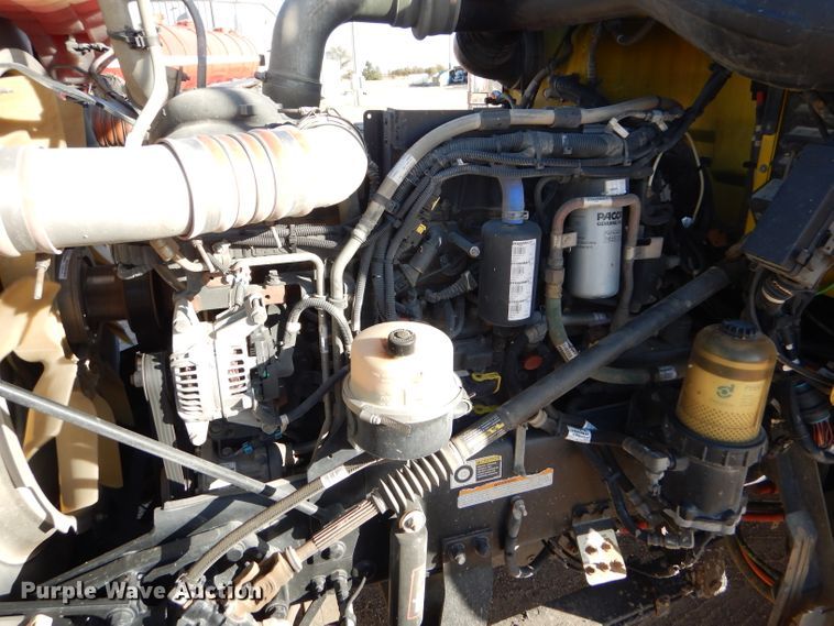 image for item DG0267 2013 Peterbilt 388 semi truck