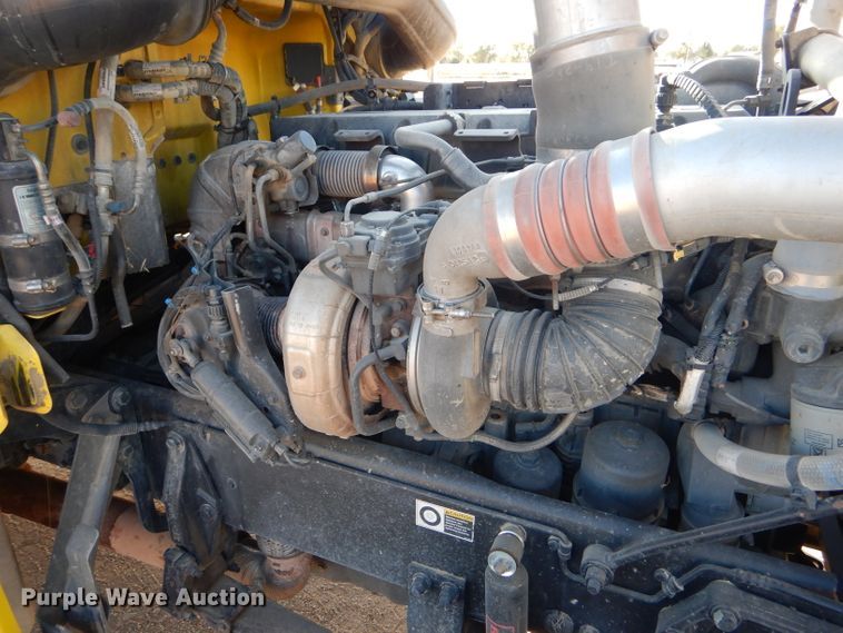 image for item DG0267 2013 Peterbilt 388 semi truck