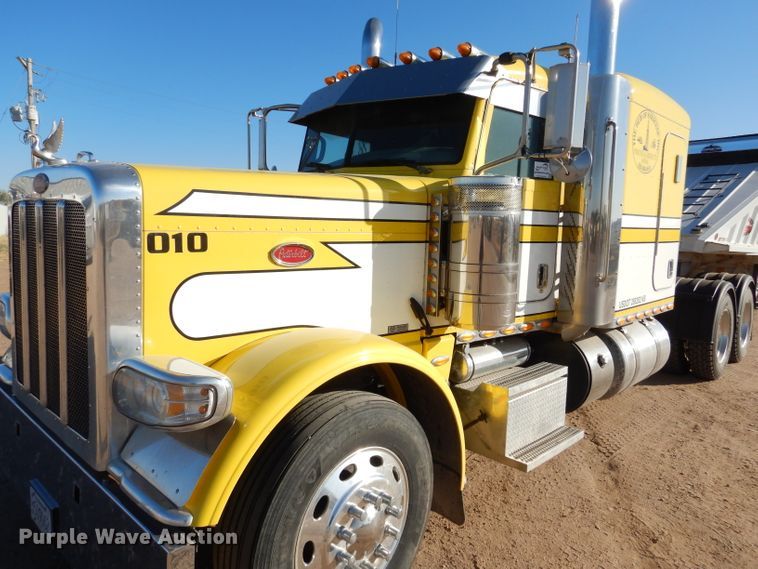 image for item DG0267 2013 Peterbilt 388 semi truck