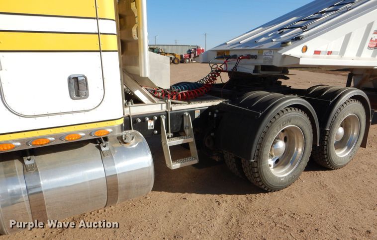 image for item DG0267 2013 Peterbilt 388 semi truck