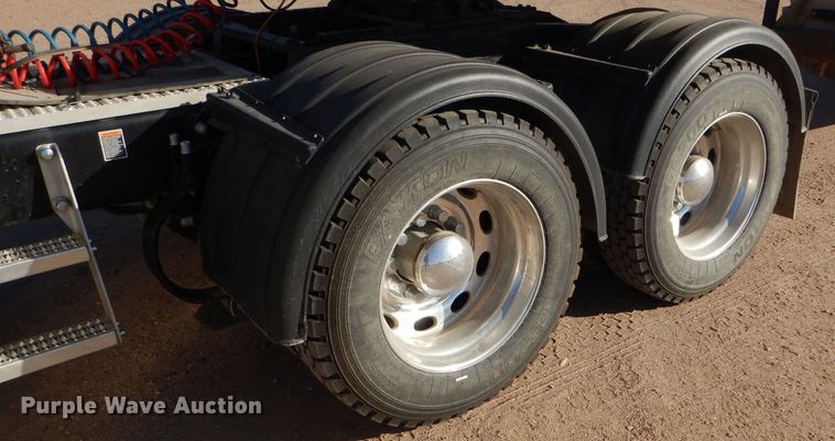 image for item DG0267 2013 Peterbilt 388 semi truck