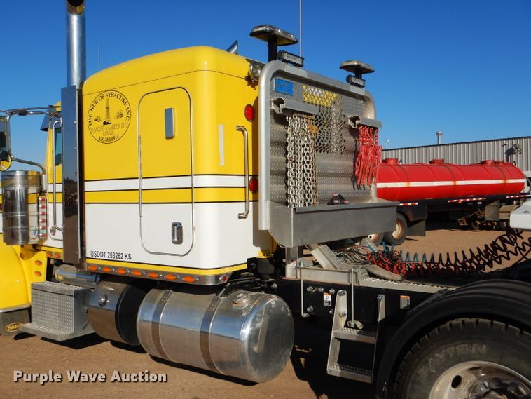 image for item DG0267 2013 Peterbilt 388 semi truck
