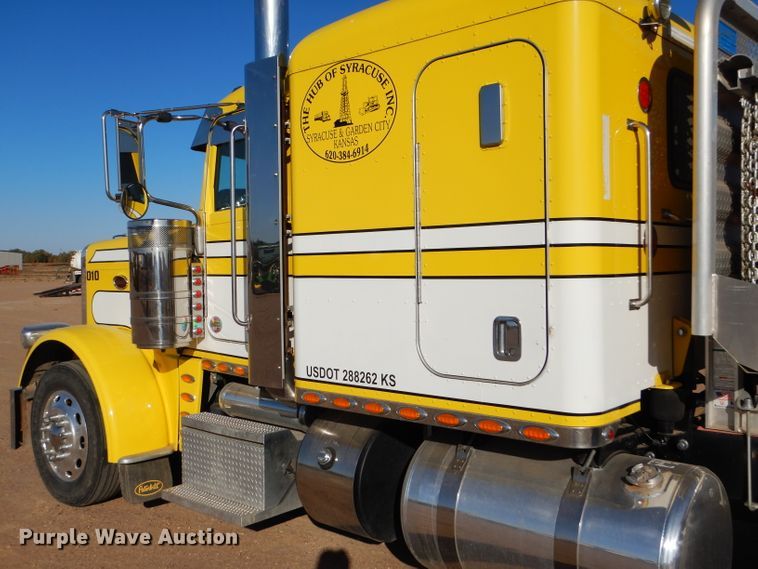 image for item DG0267 2013 Peterbilt 388 semi truck
